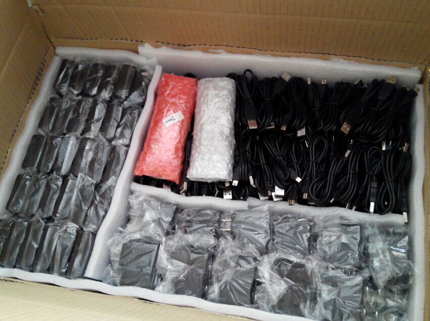 Ecusoane cu leduri electrice de culoare rosie