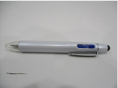 Stilou cu bila foarte fin la atingere